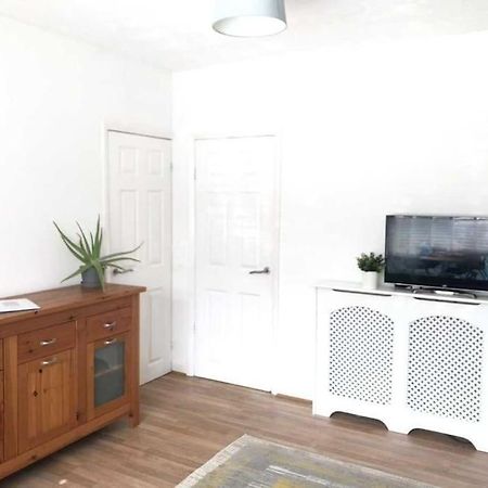 Two Bedroom Terrace House With Parking Kingston upon Hull Exterior photo